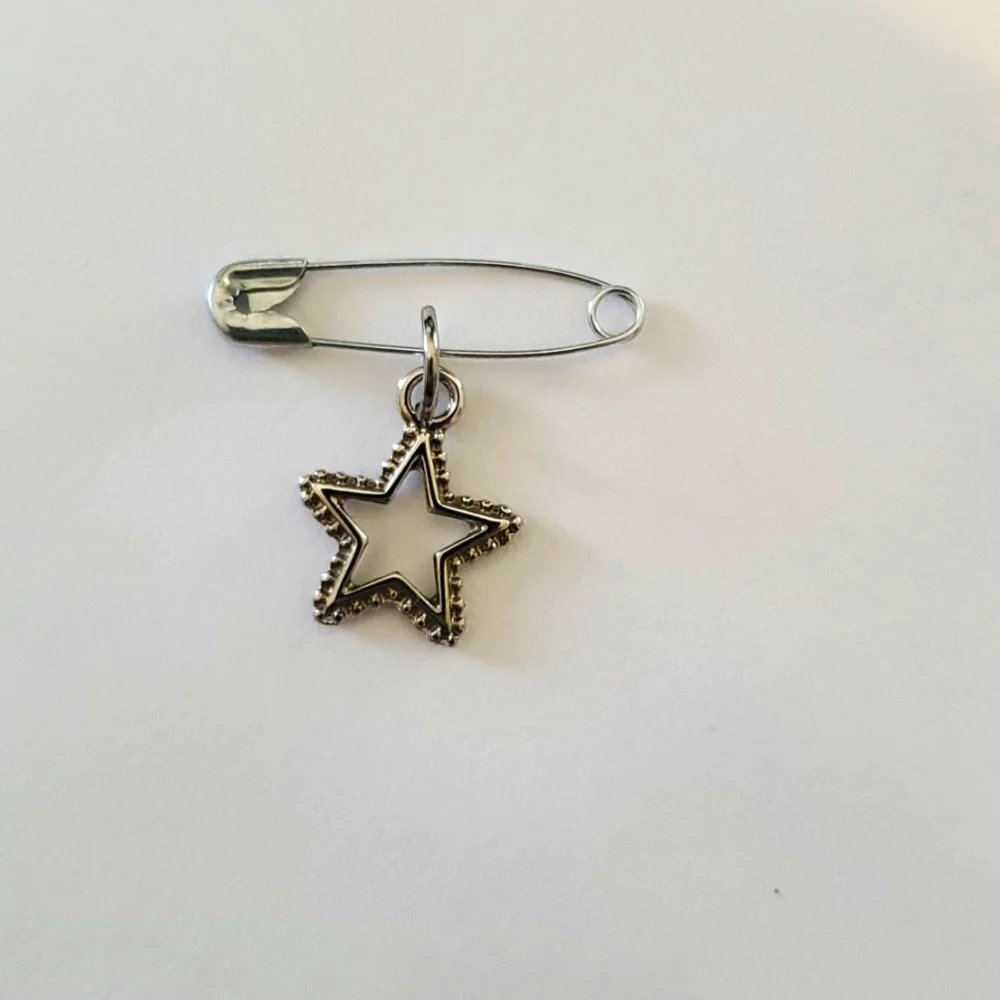 Star Charm - Picture 1 of 3